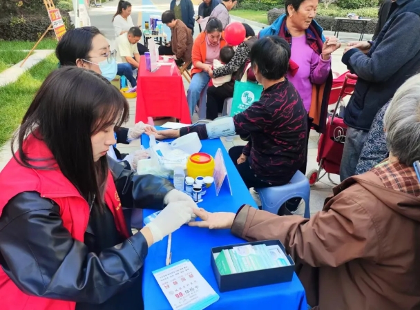 PA视讯发展公司联合爱心企业开展重阳节老年人急救大讲堂宣传活动