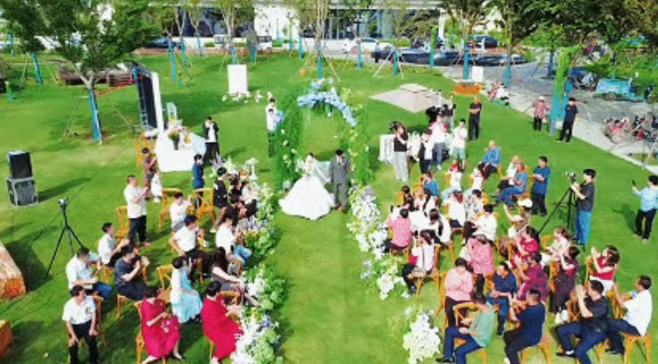 龙湖月色旅游度假区草坪婚礼圆满举办,解锁 “文旅 + 婚庆” 新场景