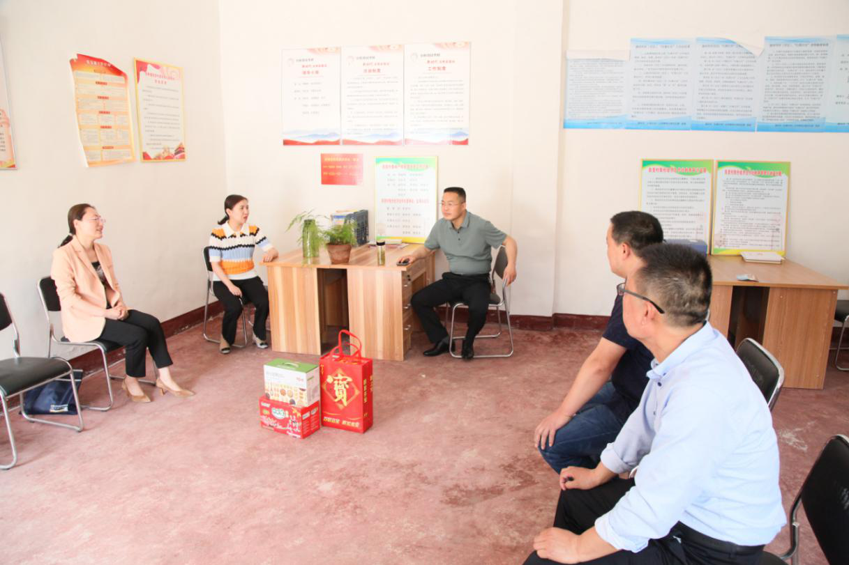 PA视讯集团到官桥镇良里村调研 “第一书记”工作