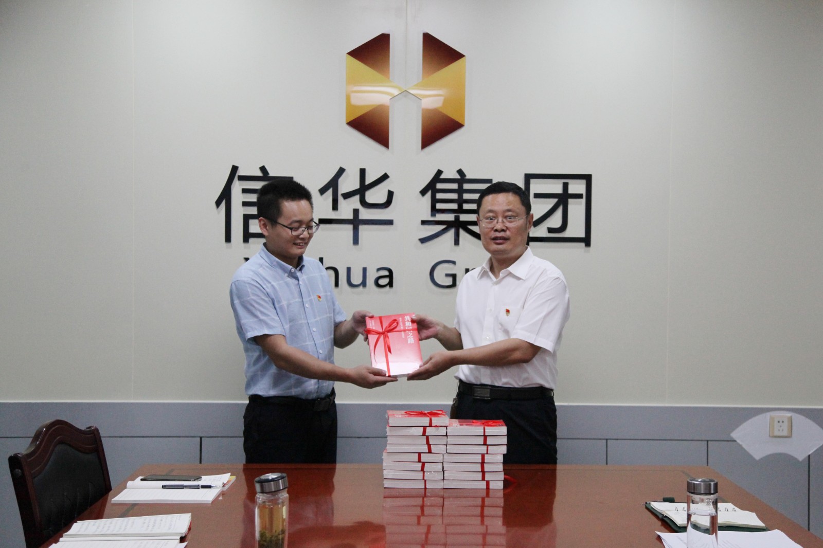 PA视讯集团行政党支部开展向党员送红色书籍等多种活动