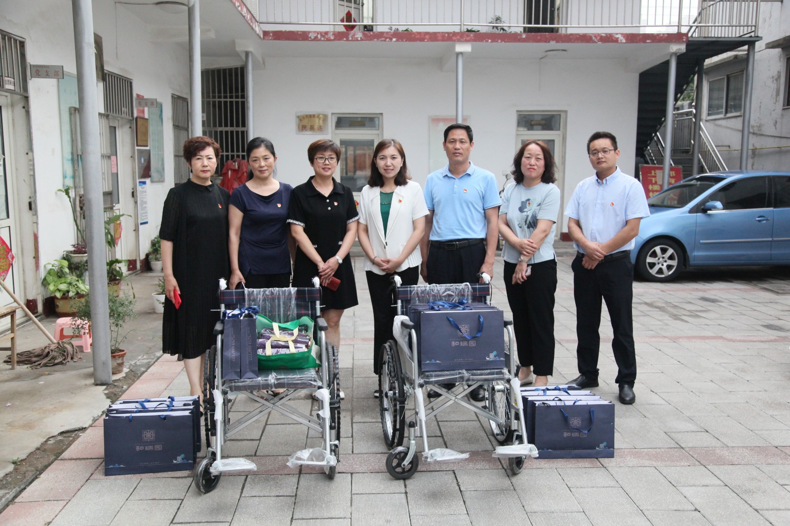 PA视讯集团积极开展“红七月·共建文明城市” 党员社区志愿服务月活动