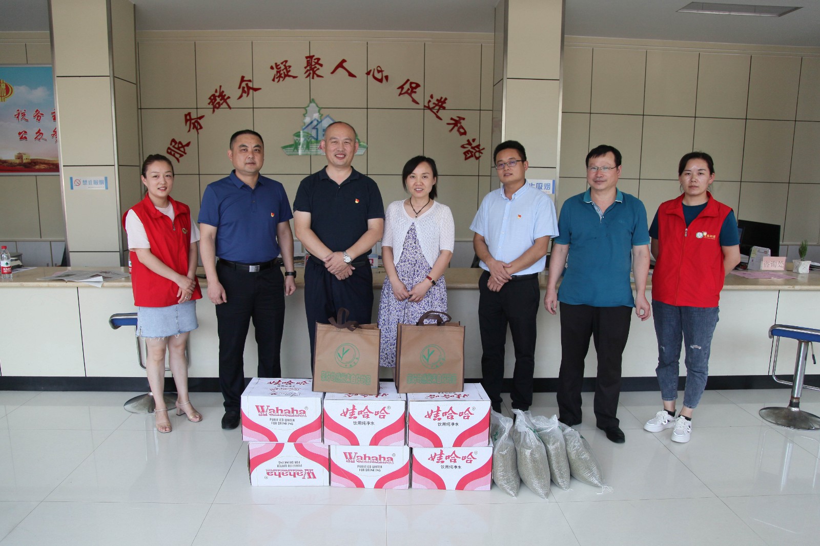 PA视讯集团开展党员科级干部下沉联系帮包网格工作暨社区“送清凉”活动