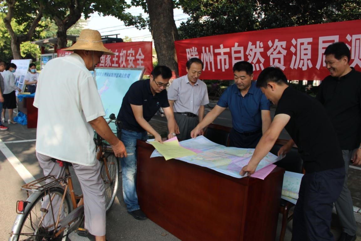 勘测院公司开展“测绘法宣传日”宣传活动