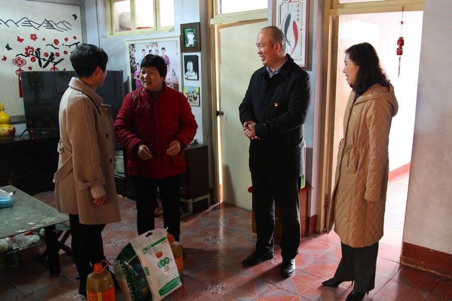 PA视讯集团开展“迎新春 送温暖”走访慰问活动