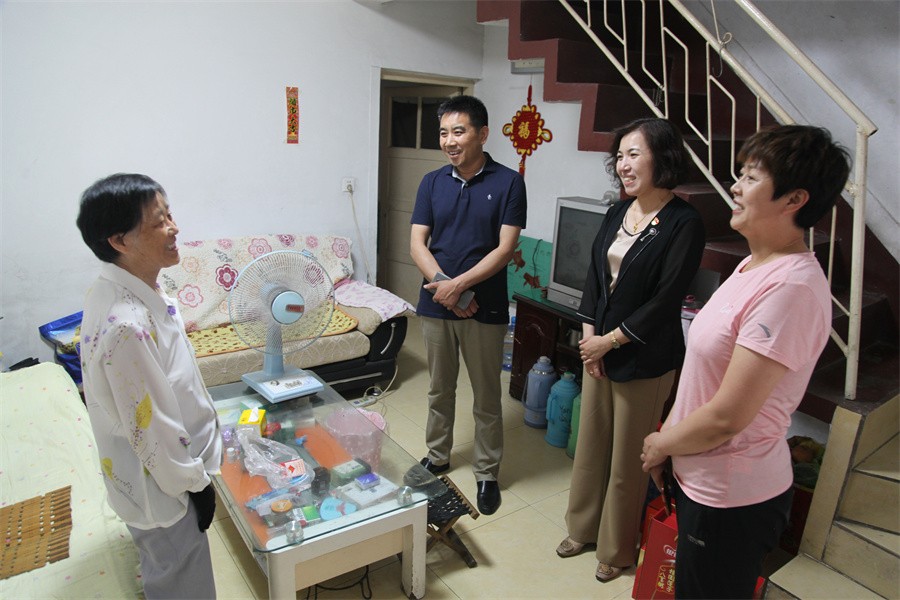 PA视讯集团开展“七一”前走访慰问老党员活动