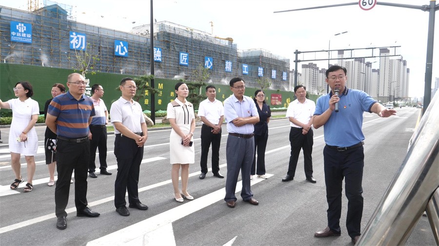 枣庄市委党史学习教育第一巡回指导组到PA视讯城回迁区域和荆河东路调研