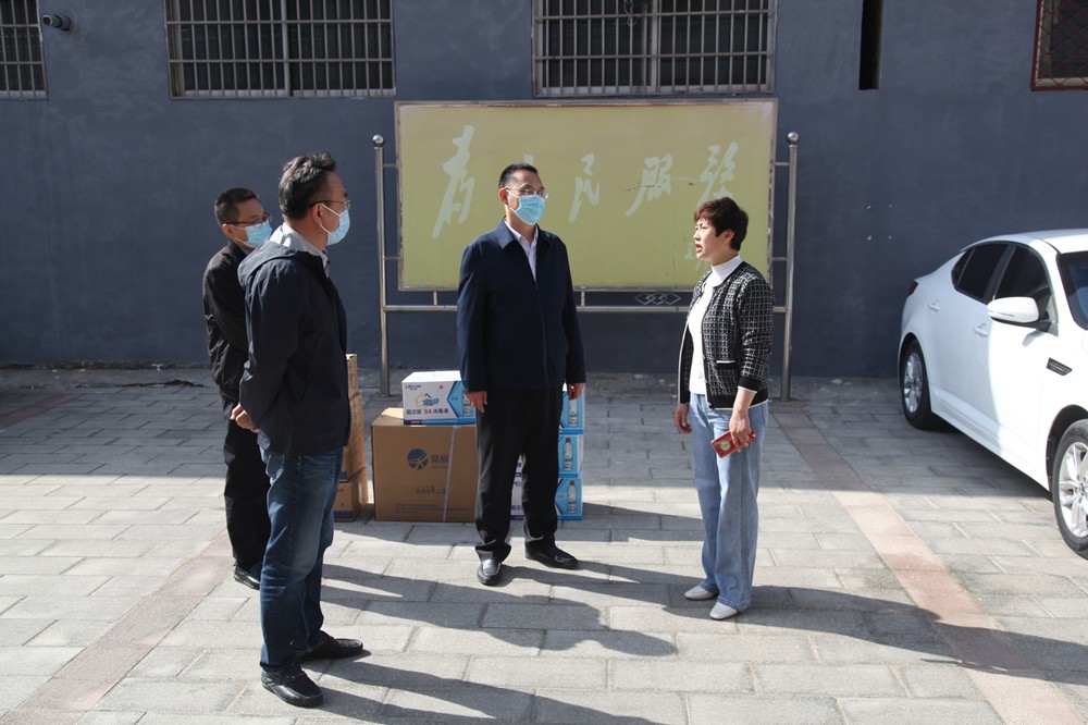 PA视讯集团到“双报到”公园社区开展帮包活动