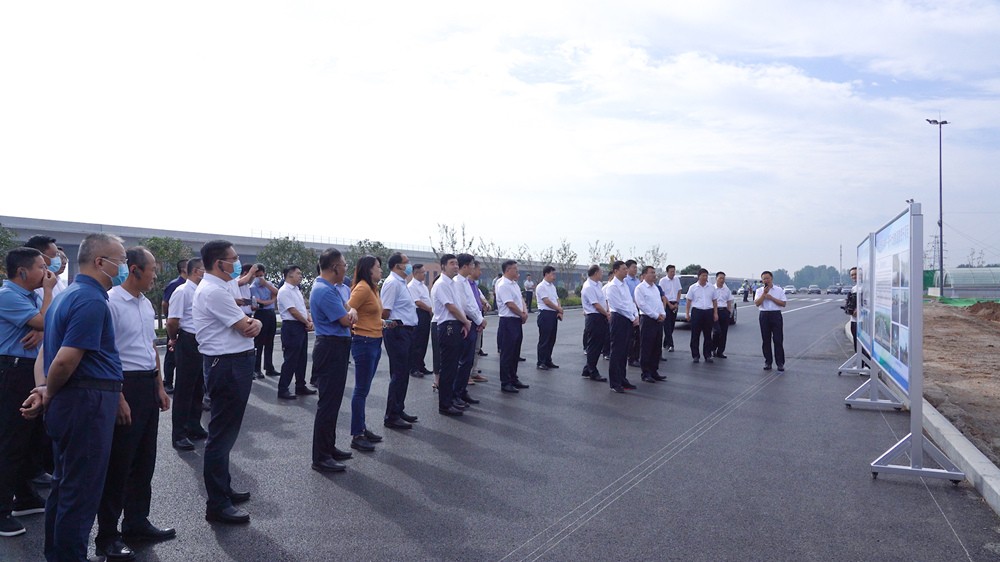 全市惠民实事现场推进会议与会领导到墨子大道项目观摩