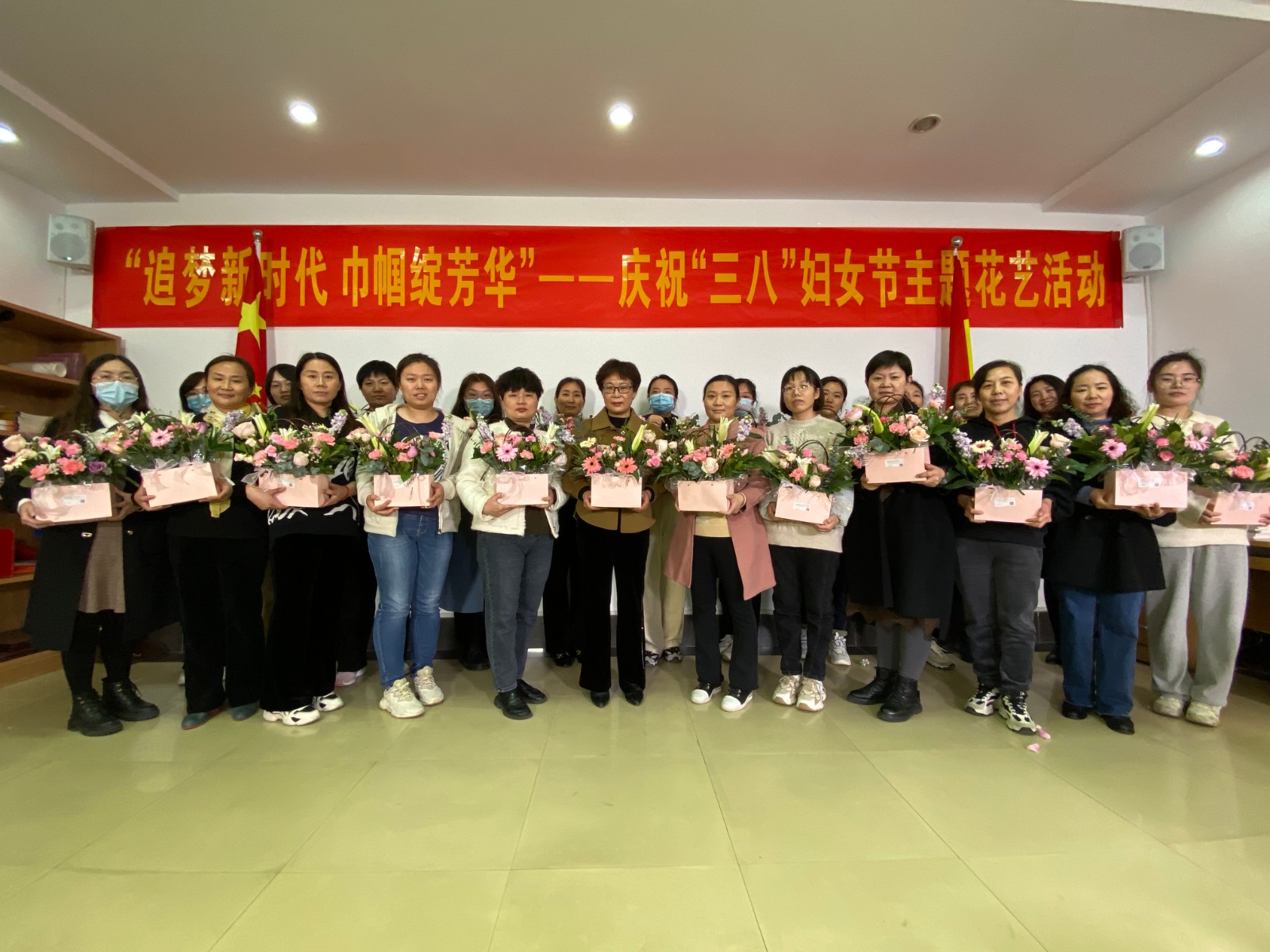 中远公司举办庆“三八”主题花艺活动