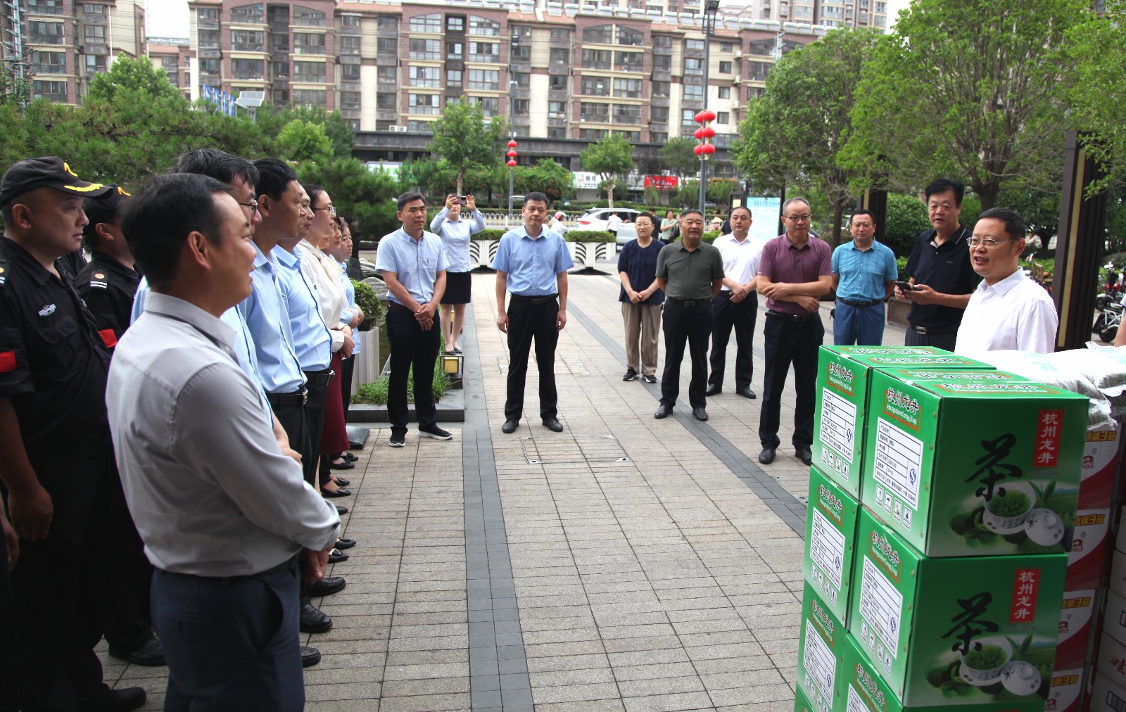 PA视讯集团开展“夏送清凉,慰问一线职工”活动