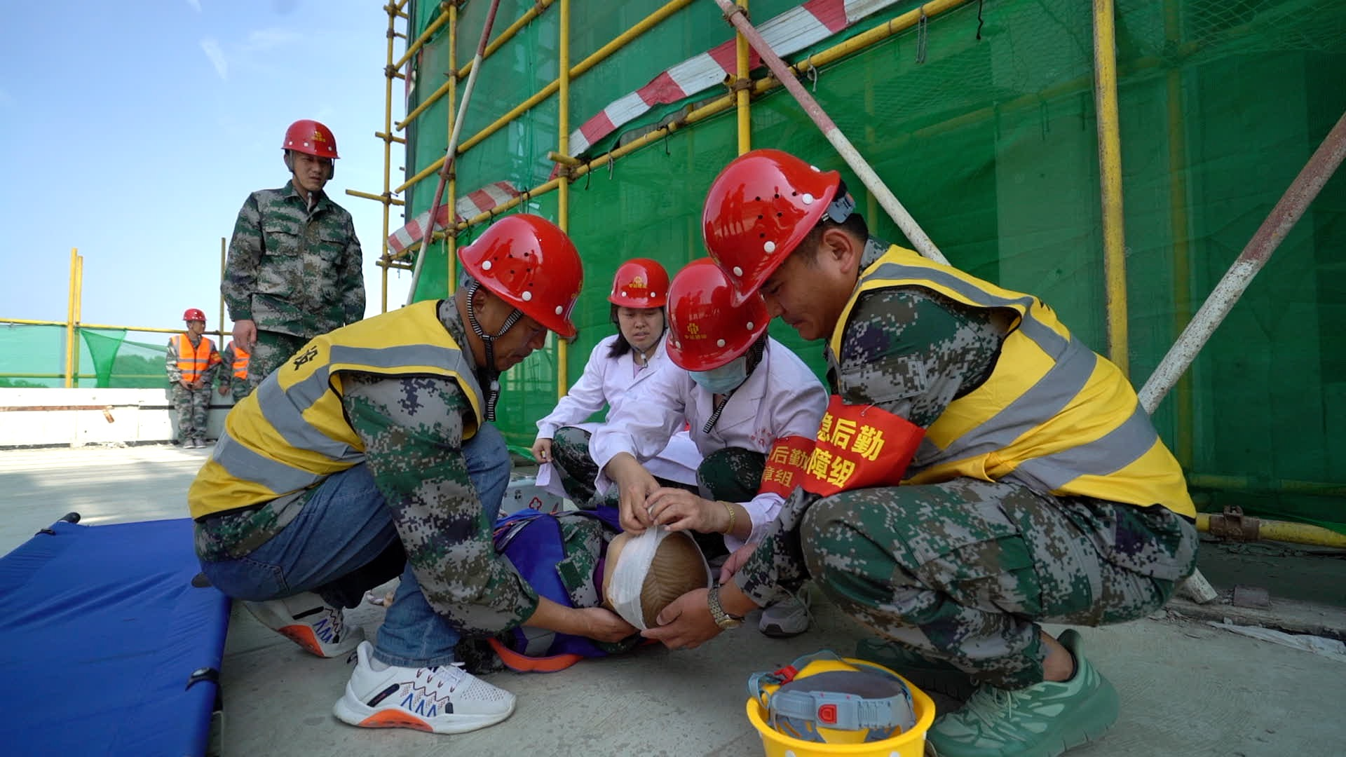 【安全至上，以演筑防】中远公司开展高处坠落应急救援演练